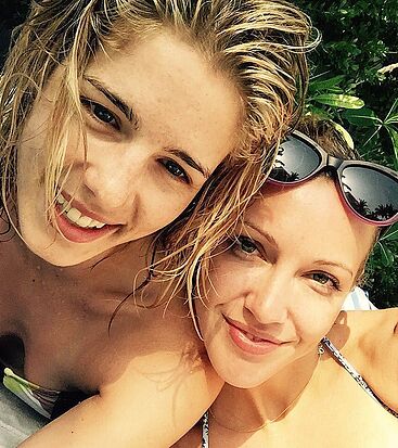 Emily Bett Rickards naked leaks