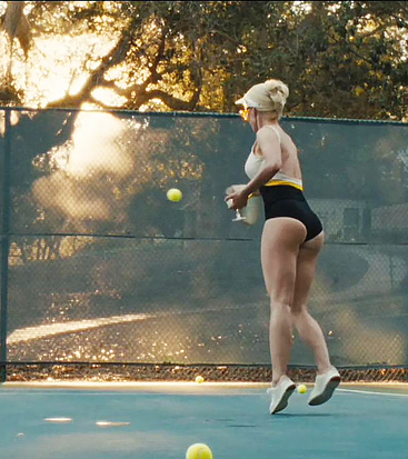 Betty Gilpin buttocks