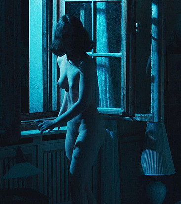 Paula Beer nude scenes