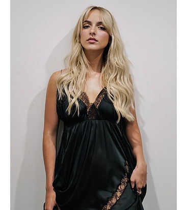 Mckenna Grace sexy and erotic pics